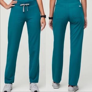 Women’s Figs Livingston Petite Pants